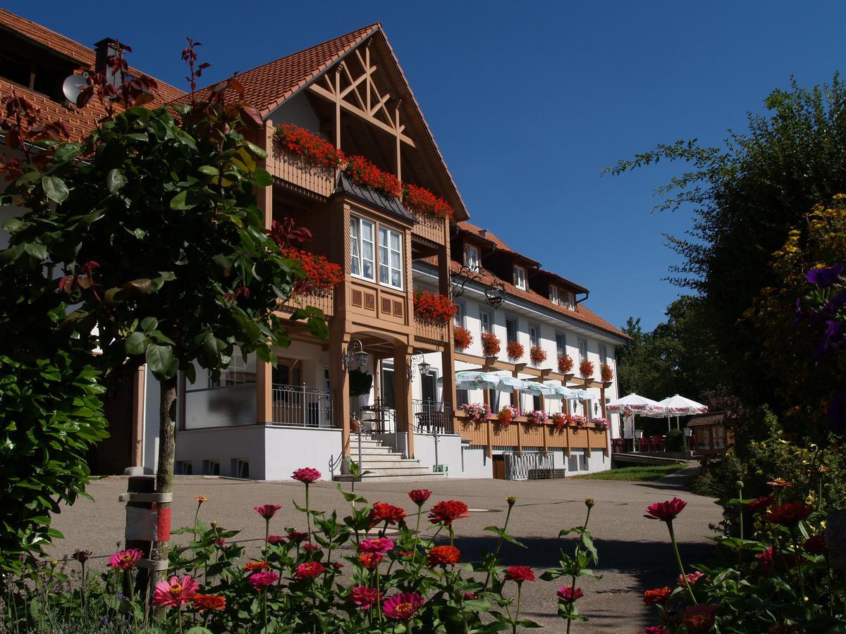 Landgasthof Roessle ユーリンゲン・ビルケンドルフ エクステリア 写真